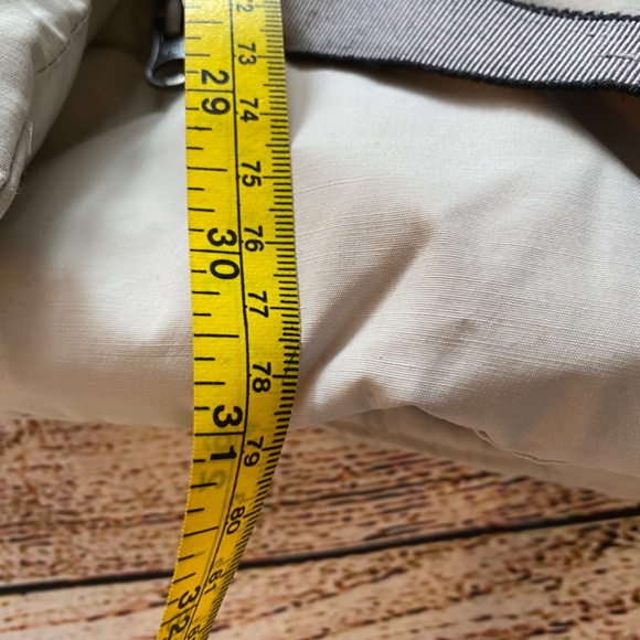 Lululemon Down Winter Coat – Women’s – Neutral Color – Lightweight & Warm - XS - Picture 9 of 11